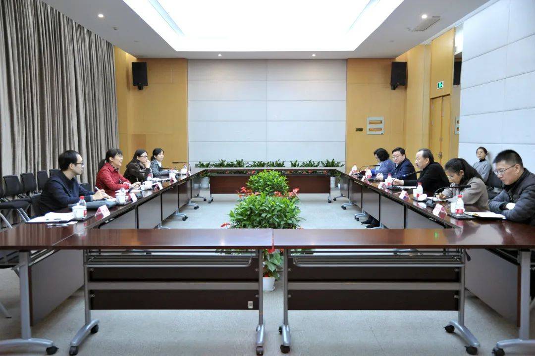 杭州市委組織部副部長虞文娟到中南集團調研黨建工作濱江區(qū)委常委、組織部長商麗萍陪同