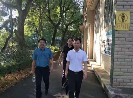 常寧市教育局黨委書記王元成調(diào)研常寧市教師進(jìn)修學(xué)校時強(qiáng)調(diào)：打造“三張名片”盛開“湘南之花”
