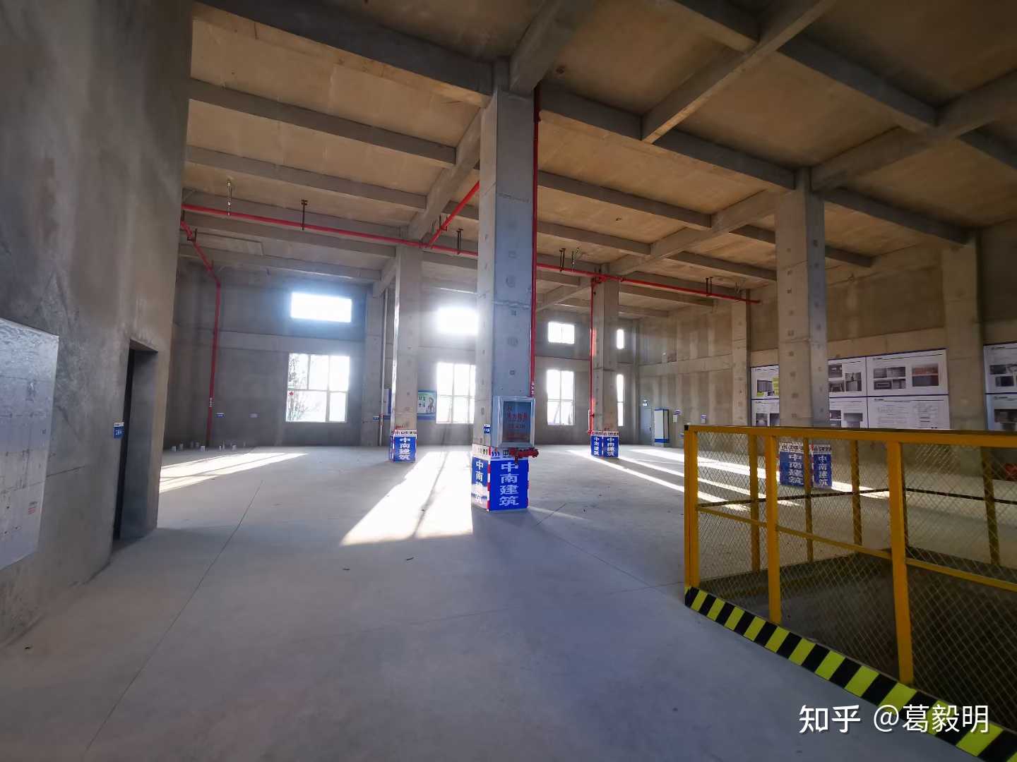 中南高科廣東肇慶端州標(biāo)準(zhǔn)廠房出售，另有工業(yè)用地可定制廠房，可承接新材料、涂料、機(jī)械加工、裝備制造等行業(yè)。