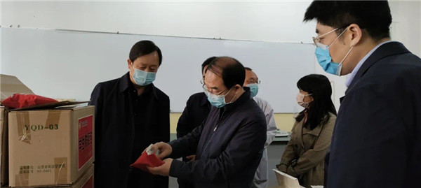 山西省臨汾市副市長(zhǎng)喬飛鴻一行蒞臨臨汾一中調(diào)研指導(dǎo)疫情防控工作并慰問(wèn)高三教師